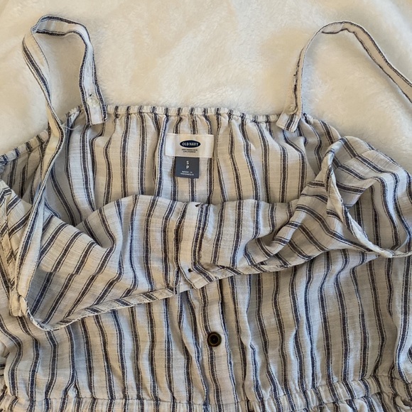 Striped romper with tie waist and adjustable straps. Pockets! - Picture 3 of 3